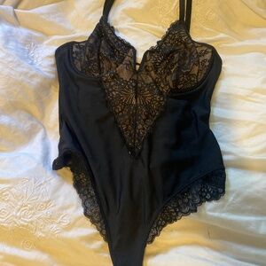 Shape wearing body suit. L